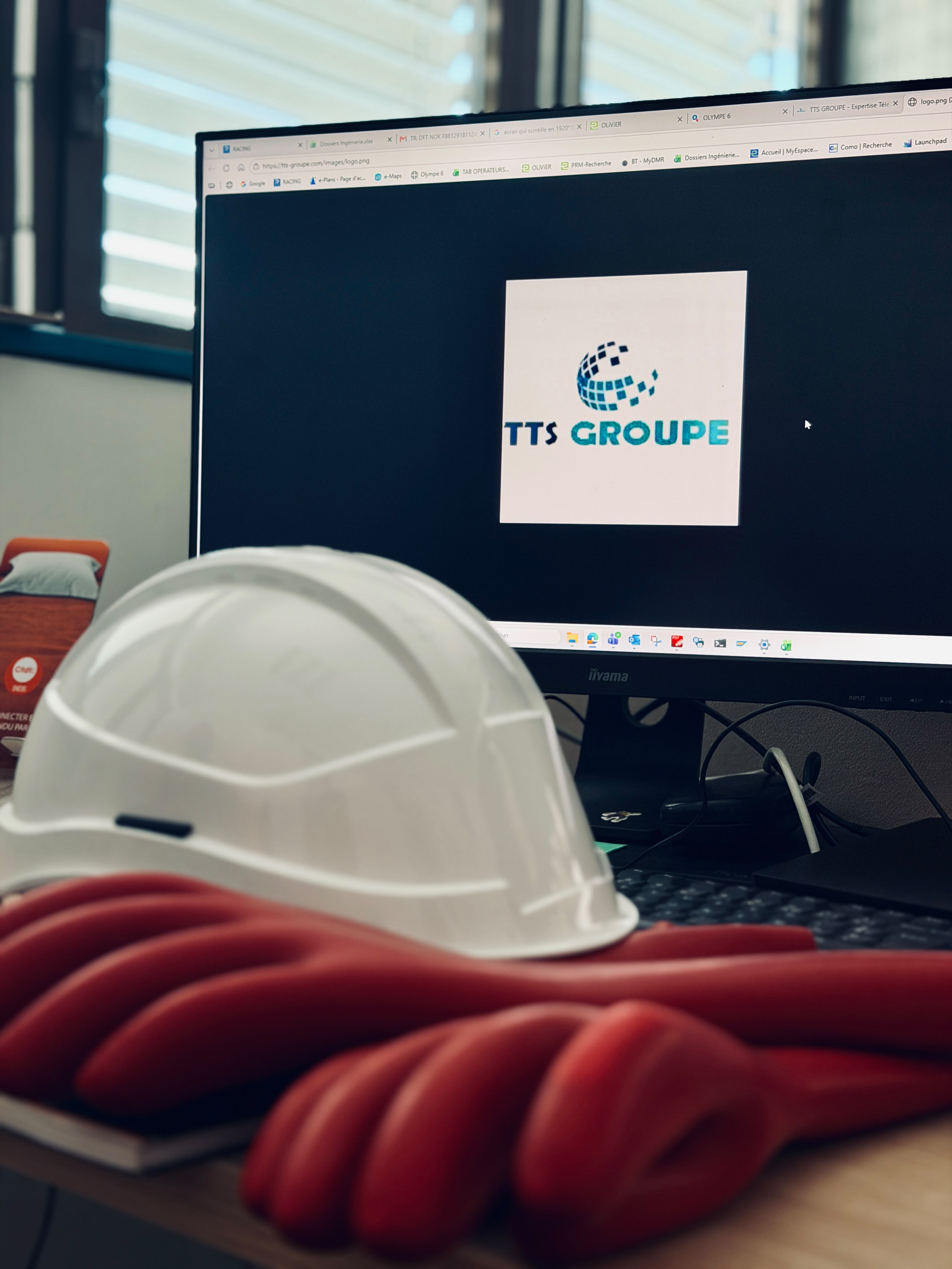 Équipement et ordinateur, terrains et bureaux
